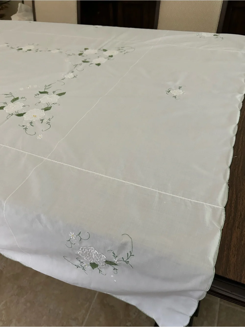 Vintage Floral Embroidered Tablecloth 98x64 AND Set of 14 Napkins White Elegant